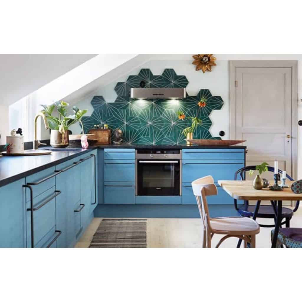9 Inspiring Kitchen Cabinet Color Trends for 2022 19
